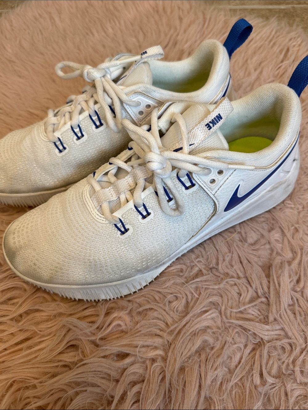 Nike White Athletic Sneakers with Blue Swoosh/ Nike Zoom Hyperace 2 Volleyball